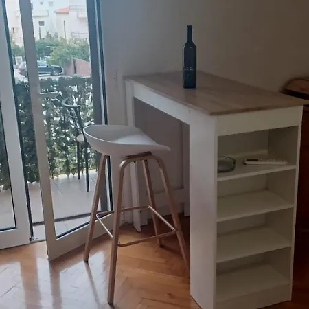 Za 2 Uz * Makarska